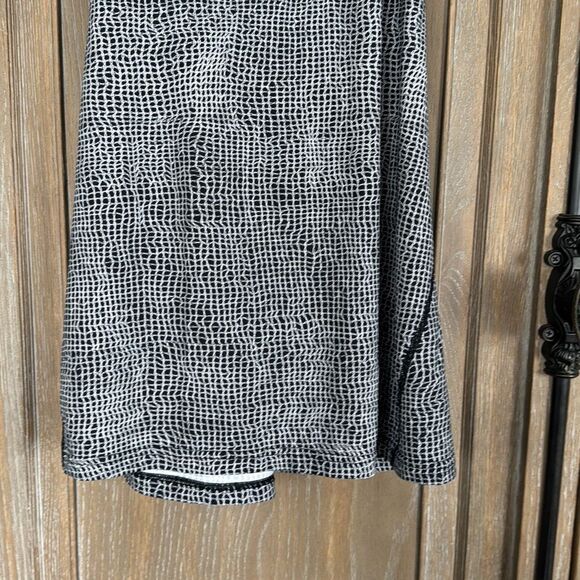 Lululemon Wild And Free Tank Fall Net White Black / Black size 8 - Picture 7 of 13